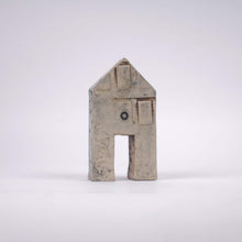 Afbeelding in Gallery-weergave laden, Huisje Beige Blauw Handgemaakt Keramiek - 3,5 × 7,5 × 14 cm