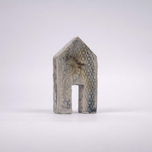 Afbeelding in Gallery-weergave laden, Huisje Beige Blauw Handgemaakt Keramiek - 3,5 × 7,5 × 14 cm