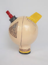 Afbeelding in Gallery-weergave laden, Kleurrijk "Kopstuk 2" Oranje-Rood-Geel Handgevormd Keramiek - ∅ 20 cm