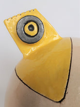 Afbeelding in Gallery-weergave laden, Kleurrijk "Kopstuk 2" Oranje-Rood-Geel Handgevormd Keramiek - ∅ 20 cm