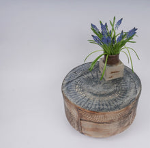 Afbeelding in Gallery-weergave laden, Keramieken Kruk/ Bijzettafel - Bruin & Blauw - 50 x 50 x 35 cm