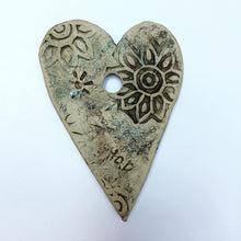 Afbeelding in Gallery-weergave laden, Keramieken hart om aan de muur te hangen