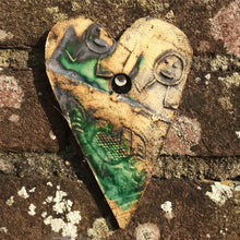 Afbeelding in Gallery-weergave laden, Keramieken hart gemaakt door Marian Daems Keramiek