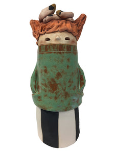 Beeld “Vrouwtje met groene trui en kat” Handgemaakt Keramiek - 11 x 10 x 25 cm